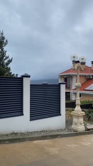 Забор, который не портит вид 🔥 Жалюзи для дома в стиле хай-тек