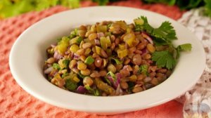 САЛАТ ИЗ ЧЕЧЕВИЦЫ С МАРИНОВАННЫМИ ОГУРЦАМИ