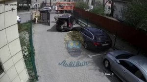 🇺🇦🏴 Людоловы чуть не задавили мать схваченного парня