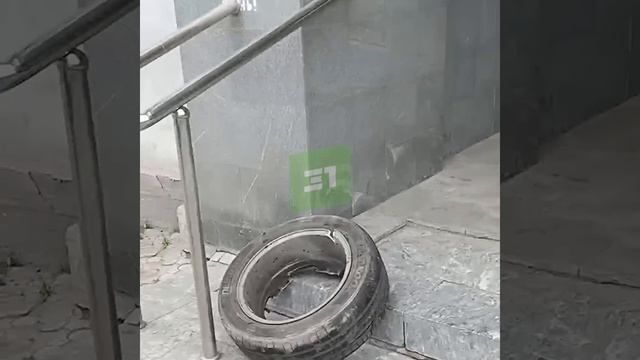 Автомобиль врезался в проходную завода 