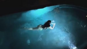 Беженец🇮🇩Бали. СИНДИ В КУПАЛЬНИКЕ И СТИЛЬ-КРОКОДИЛЬ. ПЫТАЕТСЯ МЕНЯ СТРОИТЬ И СОБЛАЗНЯЕТ! УЛУВАТ