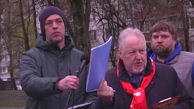 во дворах домов по Щёлковскому шоссе 9 11 15 19 появились знаки запрещающие ставить автомобиль