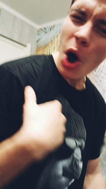 Игорёк в танцах.mp4