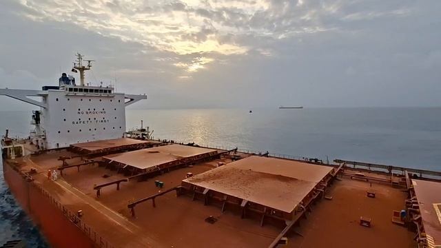 Формула тоскливого реализма: NO SAFETY — SMOKING