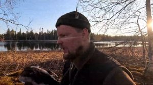 ЖИЗНЬ НА ОСТРОВЕ  НА ТАЁЖНОЙ РЕКЕ. ЖИВУ В ПАЛАТКЕ В ГЛУШИ. ОХОТА НА УТКУ ИЗ СКРАДКА.