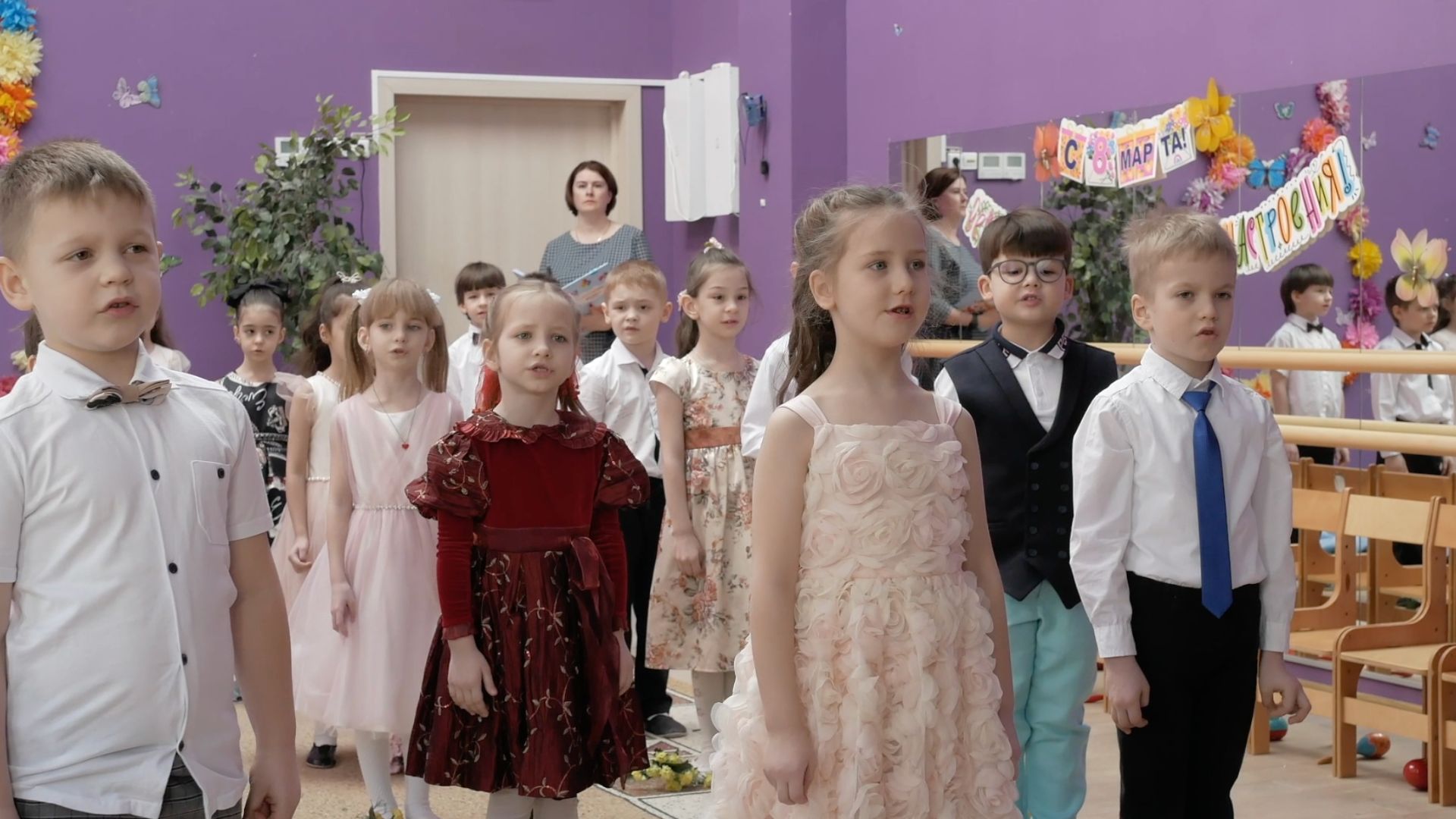 Милейшие песенки на празднике весны 8 марта в саду, съёмка видео Москва