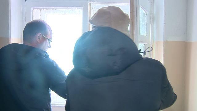 Сотрудники ГЖИ проверили качество ремонта подъезда одного из старых домов Дзержинска