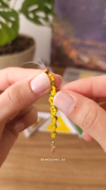 Нежный цветочный браслет из бисера своими руками🌻