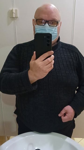 Сорян за интерьер, это на работе, дома не вешаю больших зеркал.