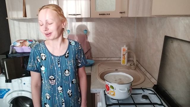 Готовлю ужин 😋 Сегодня в меню гороховый супчик с курочкой 🍗