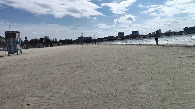 Анапа. Сегодня ветрище и море штормит! Пляж у Анапки. 23 апреля 2026.