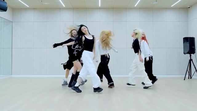 UNCHILD-UNCHILD Dance Practice [mirror]