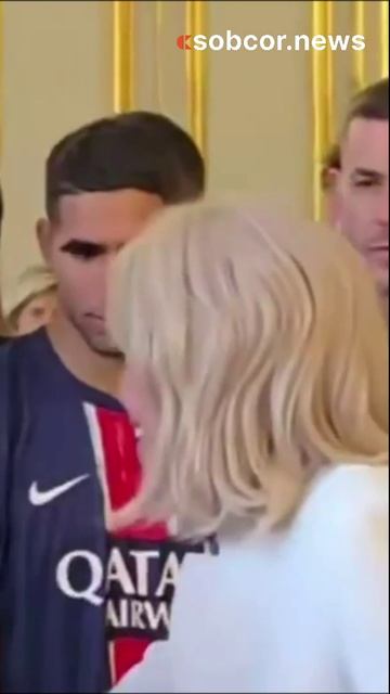 Лица людей которые впервые видят вблизи лицо жены Эммануэля Макрона