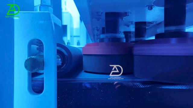 Демонстрация дискового щеточного станка для снятия заусенцев с листового металла ADV508-RYR1000