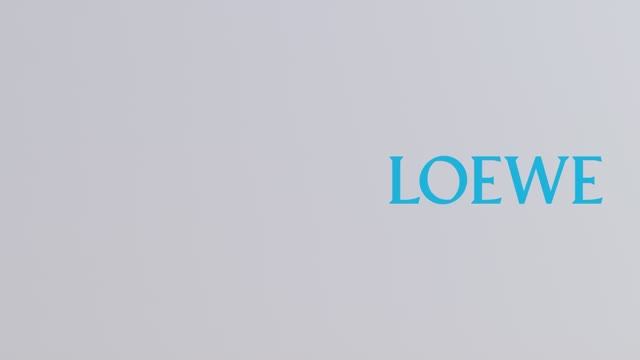 Показ женской коллекции Loewe весна-лето 2026