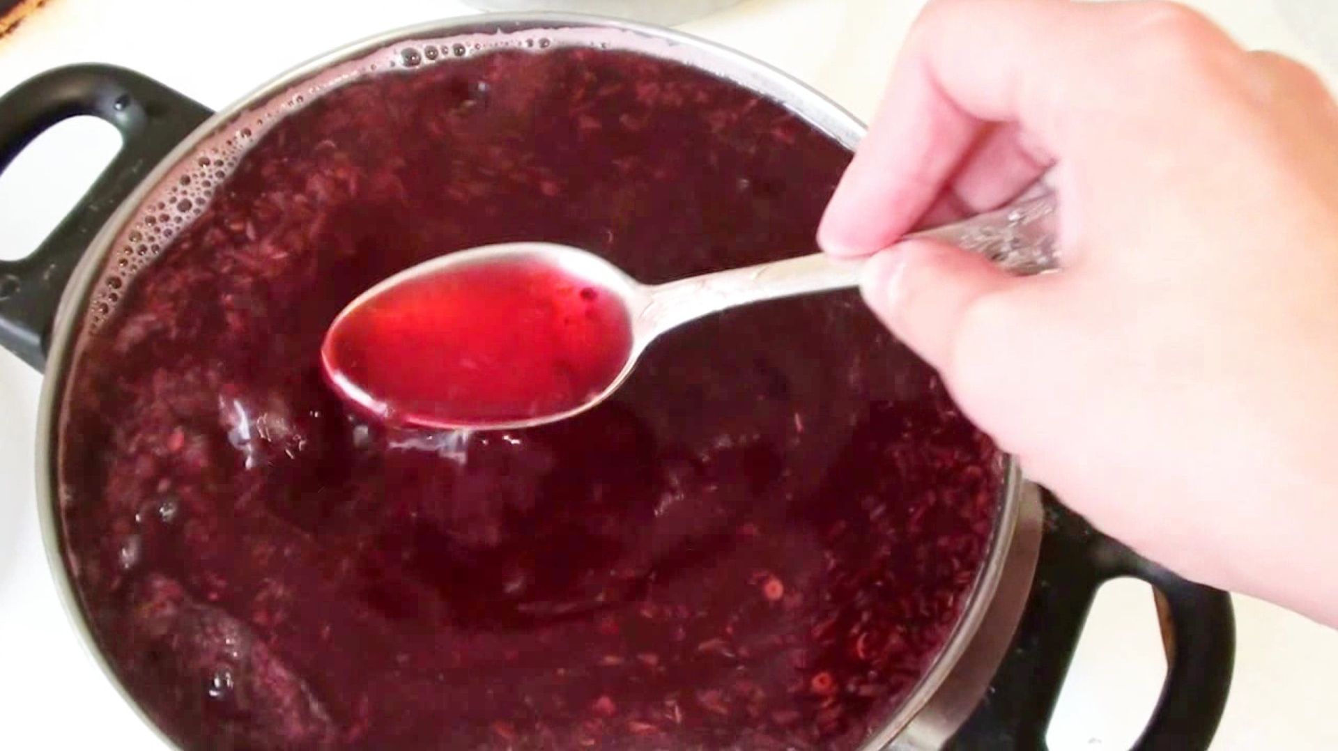 Домашний Кисель из крахмала с ягодой - рецепт