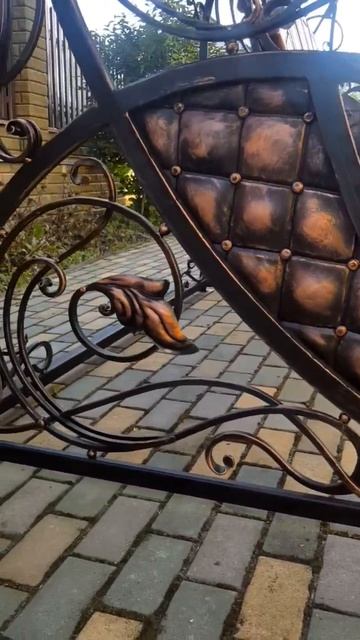 Уличная качель