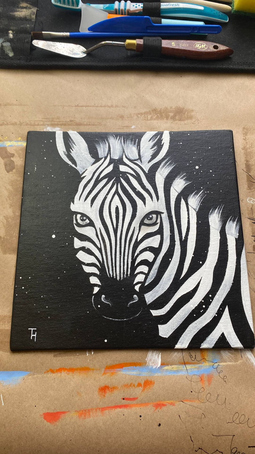 Зебра на черном