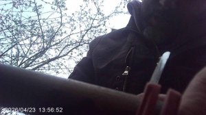 Ремонт поливной системы: (Шаг 1.1) обрезаю пластиковую трубу - труборезом (с одной стороны)