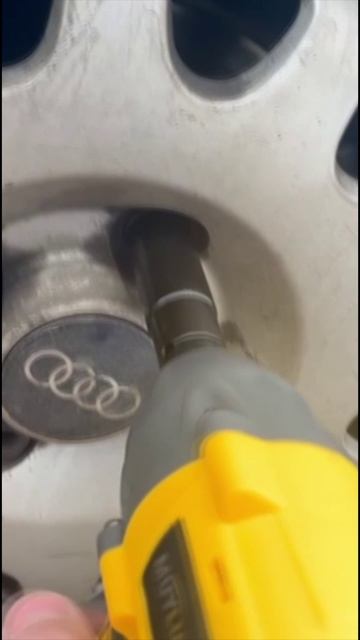 Купила Гайковерт в свою машинку.