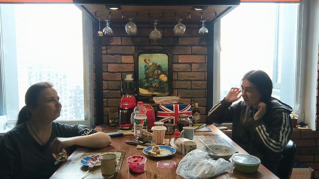 Сидим-едим мы вам тут рады 