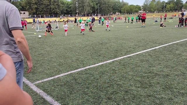 первые шаги в футболе.