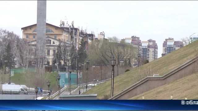 Тюменскую набережную обработали от клещей