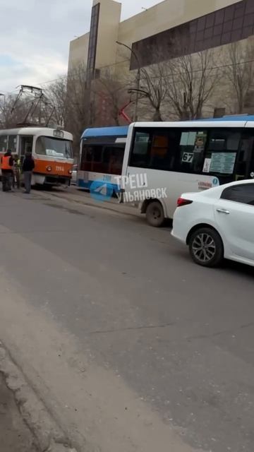 На Железной Дивизии встали трамваи из-за ДТП