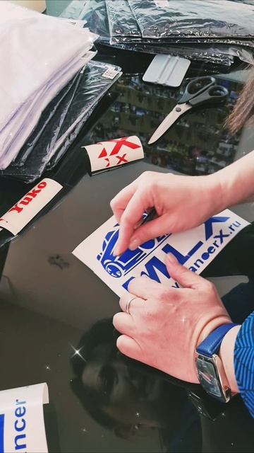 Процесс создания виниловых наклеек