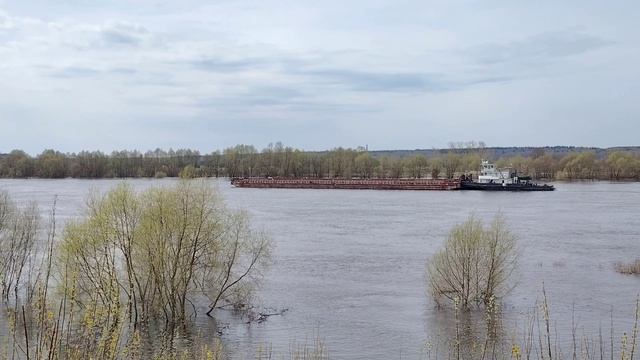 Первый речной транспорт на реке ( 23 апреля)