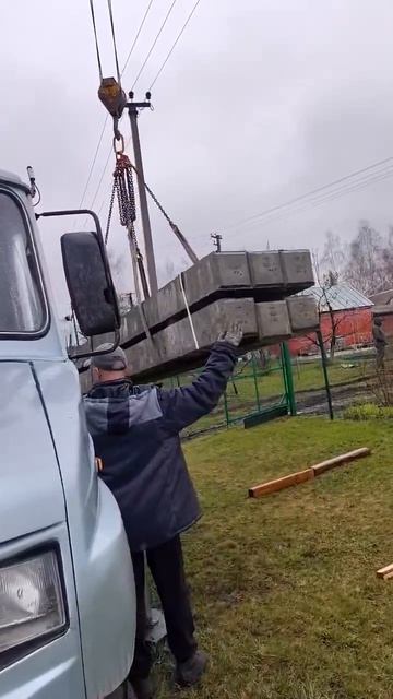 Монтаж железобетонных свай для каменного дома