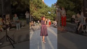 Дорогие подписчики и гости моего канальчика пою для вас ..чтоб поднять вам настроения..🤗😄💖💖💖♥️♥