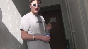 Приколы в деловом центре (в туалете)