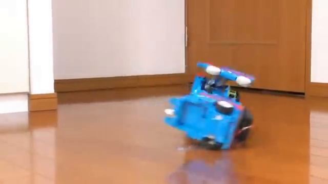 Паровозики Томас и его друзья. Играем с роботами, паровозиками и проверяем их. #дети #видеодлядетей