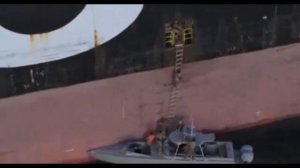 КСИР показал операцию по захвату контейнеровозов