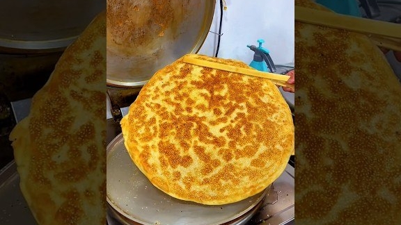 Хрустящая лепешка с кунжутом — уличная еда Китая