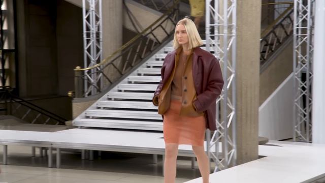 Показ женской коллекции Miu Miu осень-зима 2023-2024