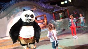 Парк для детей - Настя в гостях у Шрека и Мадагаскар ⧸ В