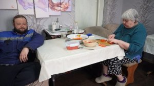 Весенний салат витаминный Мама показывает как она его приготовит ПОДВАЛ ИЛЬИЧА вкусная еда