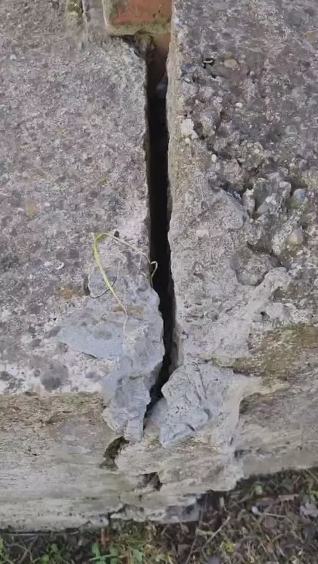 Появились трещины в стене дома? Укрепление фундамента