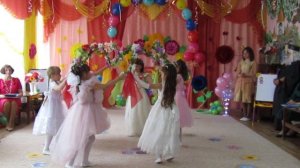 Танец с дугами подготовительная группа