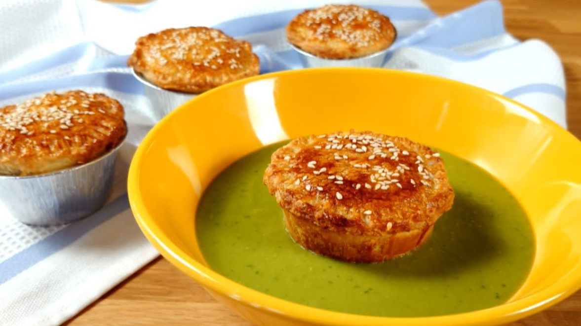 Австралийский пирог-поплавок с мясом и гороховый суп. Готова есть это каждый день! 🥧🍲