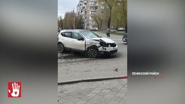 Машина протаранила проходную завода 