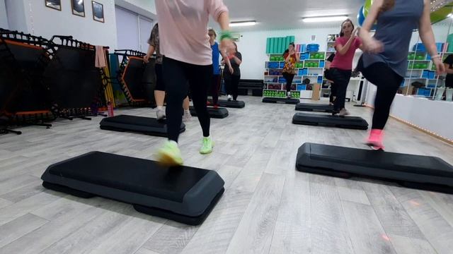 Степ-аэробика базовый уровень