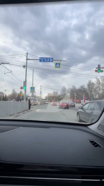 🚘 Когда знаки новые есть, а навыка замечать их и действовать по правилам — нет.  Напоминаем: на пер