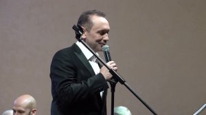 "А снег в деревне", муз. Б.Зиганшина, сл. В.Калинкина, поёт А. Шалунов. АОРНИ Р/ТВ, дир. А. Лисовец.