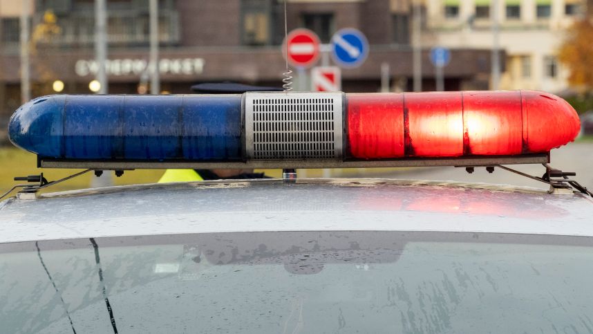 Посадил за спину: мужчин катал ребенка на скутере, лишь придерживая его рукой