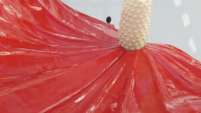 Показ женской коллекции Loewe весна-лето 2023