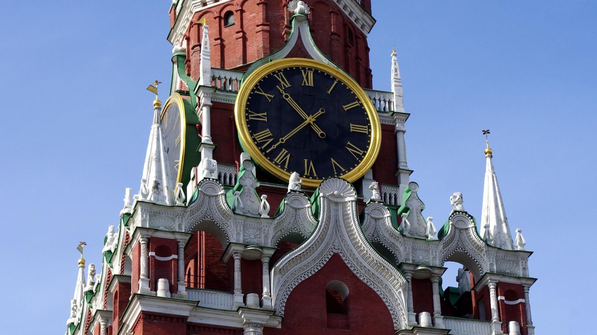 В тылу врага.(стихи и музыка Зеленина А.Б)