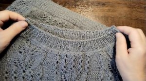 Перевязала горловину , сокращала петли